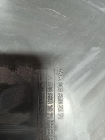 Ікло заднього бампера праве A9068802371 MERCEDES