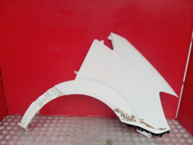 Переднє праве крило A9068810201 MERCEDES