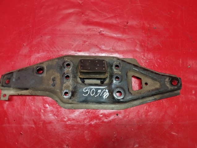 Кронштейн передньої балки A9076220800 MERCEDES