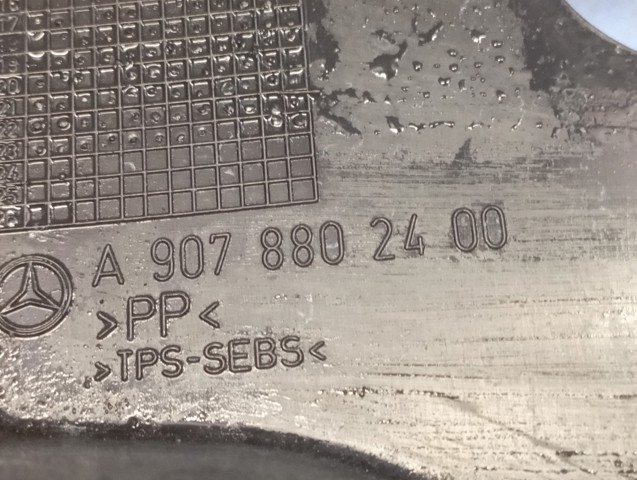 Кронштейн бампера переднього, лівий A9078802400 MERCEDES