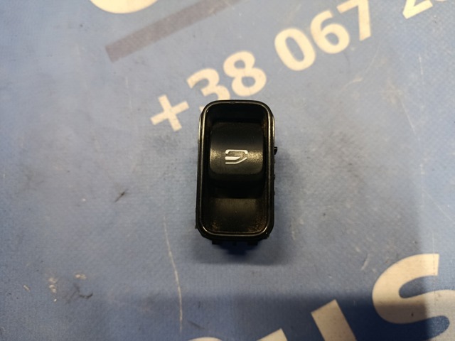 Кнопка підйомника переднього правого скла A9079050504 MERCEDES
