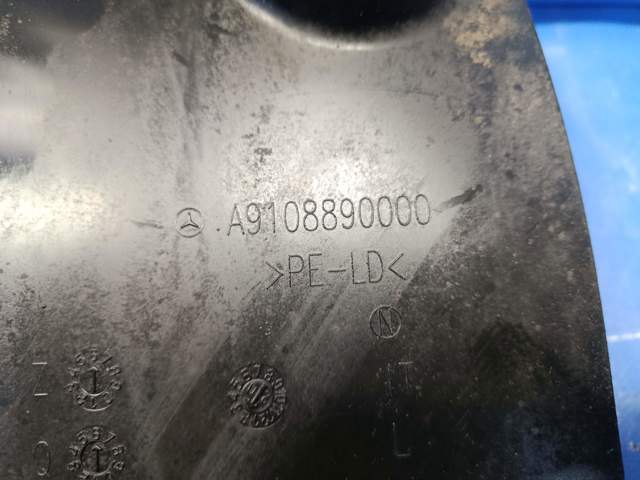 Бризковики передній, лівий A9108890000 MERCEDES
