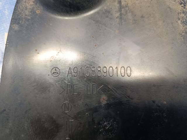 Бризковики передній, правий A9108890100 MERCEDES