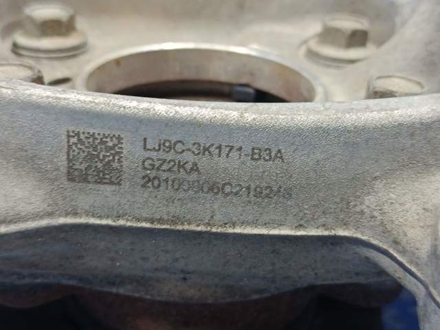 Цапфа поворотна ліва LJ9Z3K186A FORD