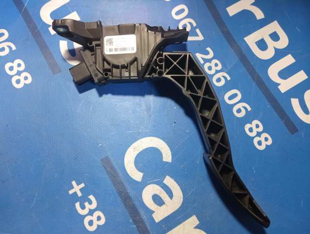 Підаль газу Форд Мустанг MACH-E