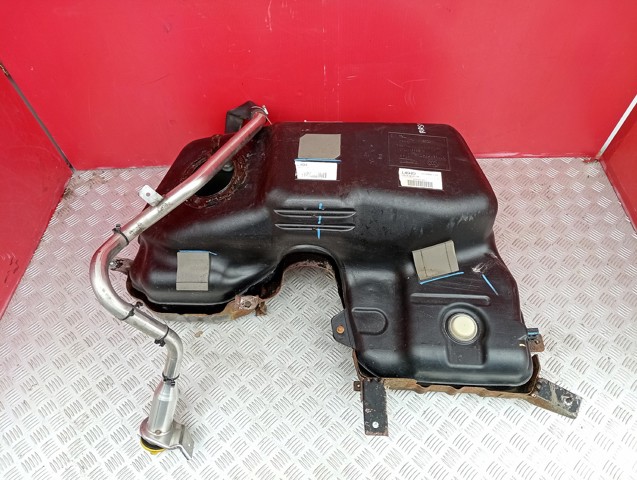 Бензобак LR044702 LAND ROVER