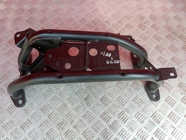 Кріплення кпп LR061587 LAND ROVER
