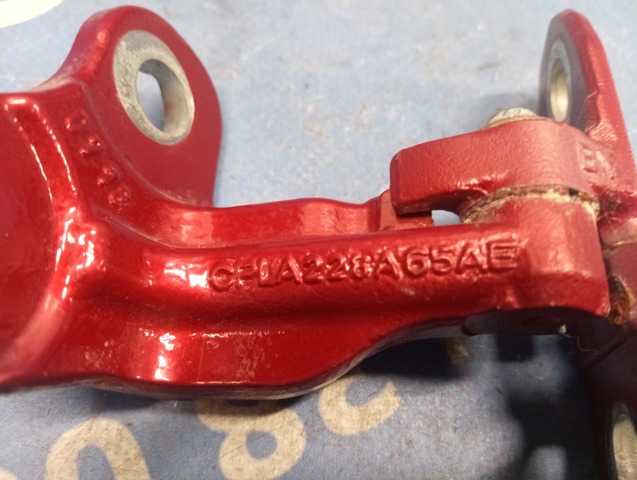Навішування двері водія (петлі) LR073596 LAND ROVER