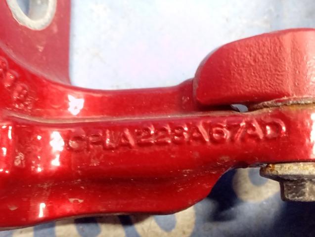 Петля водійських дверей LR073600 LAND ROVER