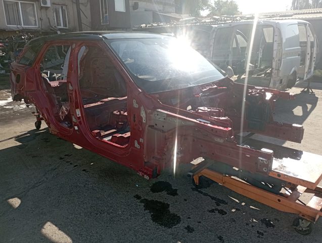 Бічна частина задня ліва LR091294 LAND ROVER