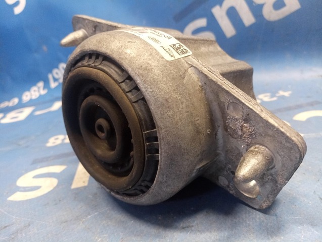 Кронштейн подушки (опори) двигуна, правої LR094225 LAND ROVER