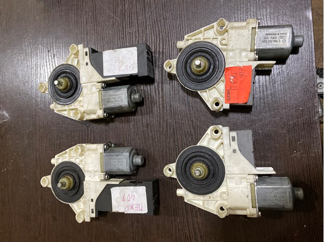 Мотор склопідйомника дверей задніх, лівих 0130822201 BOSCH