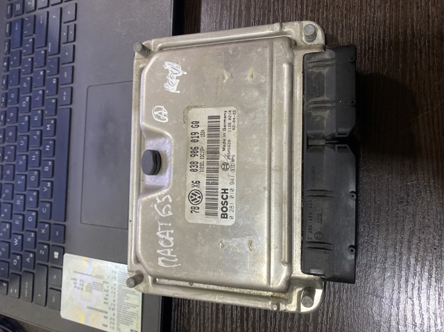 Модуль управління двигуном Volkswagen Passat B5