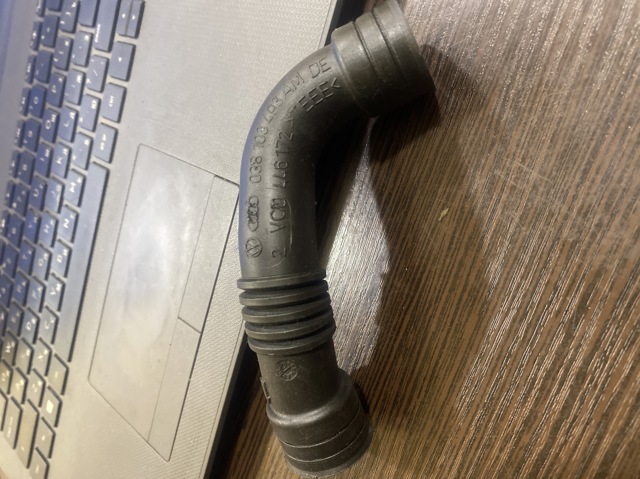 Трубка відводу кар.газов 038103493AM VAG