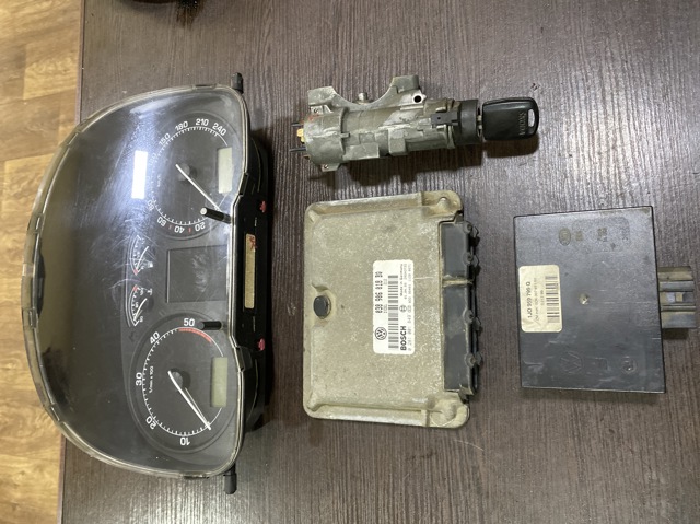 Блок електронного управління 038906018BQ VAG