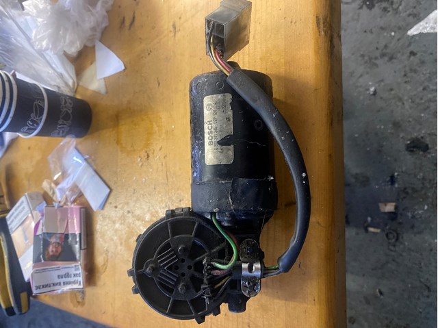 Двигун склоочисника лобового скла (трапеції) 0390241345 BOSCH