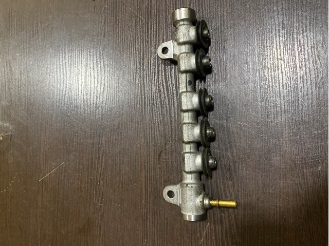 Рампа форсунок системи упорскування палива 0445216033 BOSCH