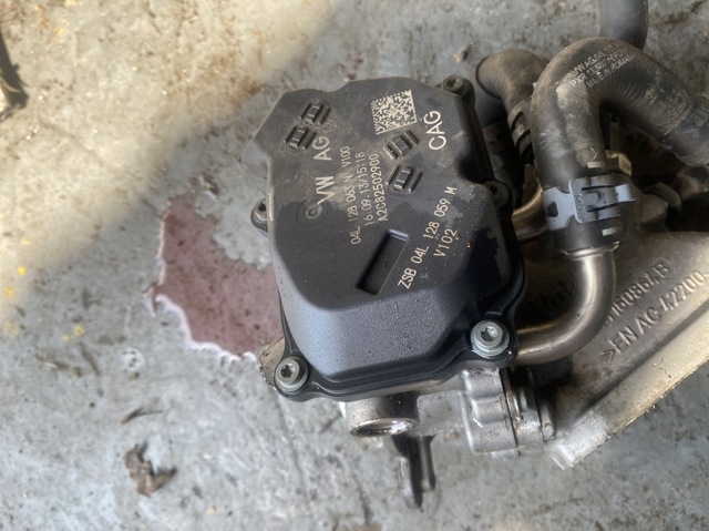 Дросільна заслінка в зборі 04L128063N VAG