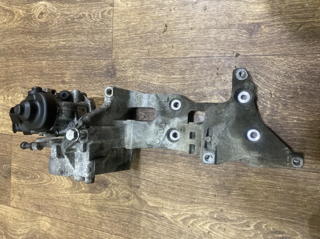 Кріплення генератора 04L903143B VAG