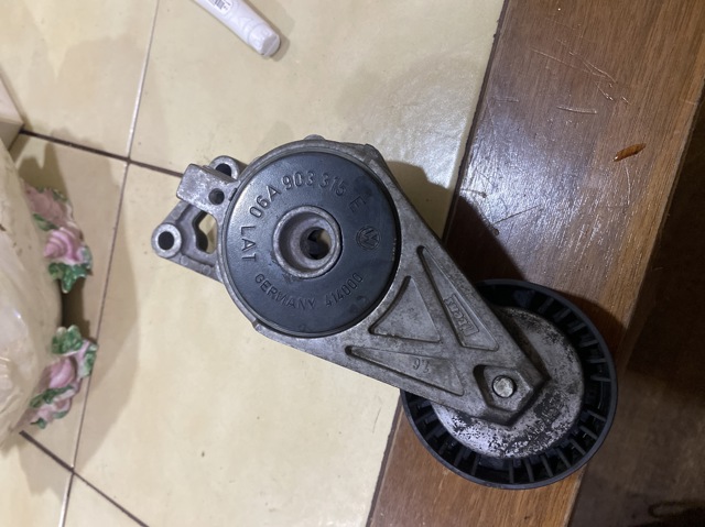 Натягувач приводного ременя Шкода Октавія 2 A5