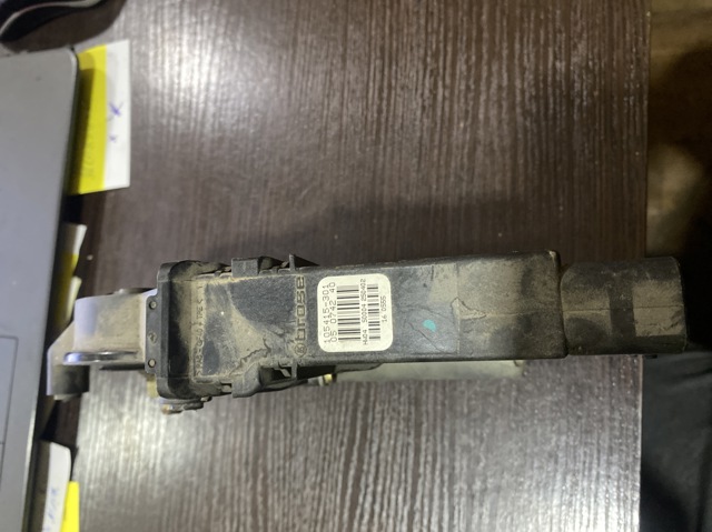 Двигун склопідіймача двері передньої, правої 105415301 VAG