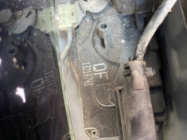 Замок водійських дверей 13210748 OPEL