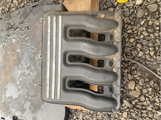 Колектор впускний 2246942 BMW