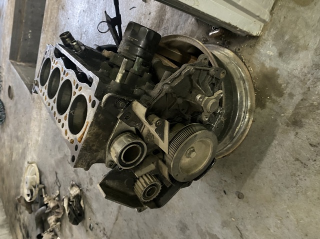 Помпа масляна 31272343 VOLVO