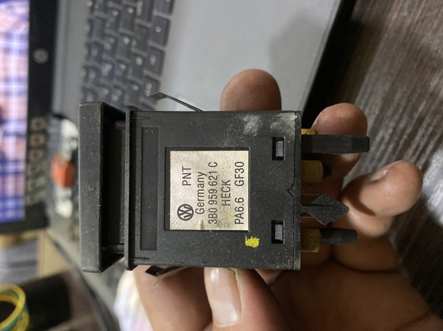 Кнопка обігріву заднього скла 3B0959621C VAG