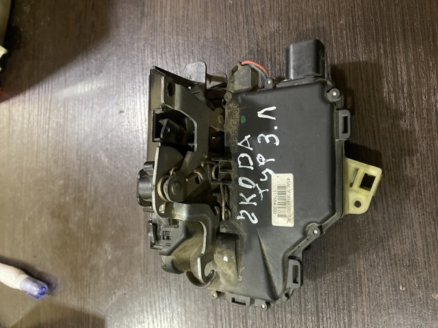 Замок задніх дверей, лівих 3B4839015AL VAG