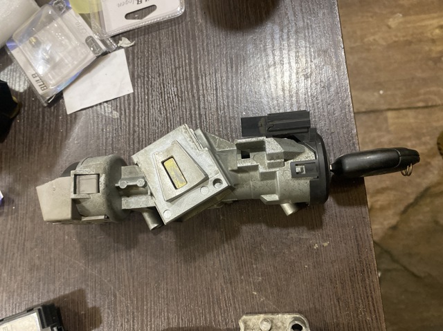 Замок запалювання 3M513F880AC FORD