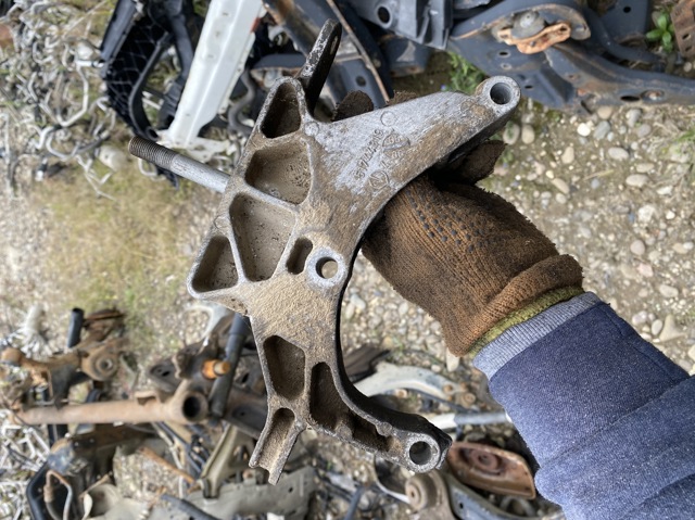 Кронштейн подушки коробки передач 51744319 FIAT