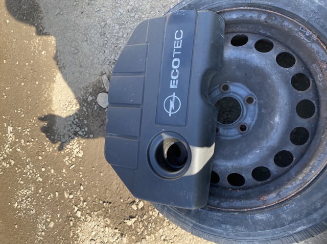 Кришка двигуна декоративна 55355218 OPEL