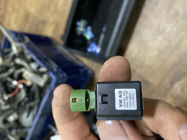 Зарядний пристрій USB 5Q0035726 VAG