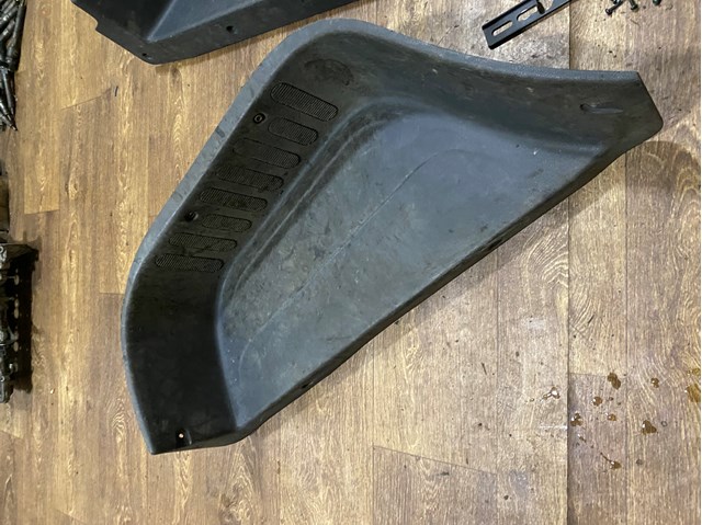 Накладка підніжки 769520009R RENAULT