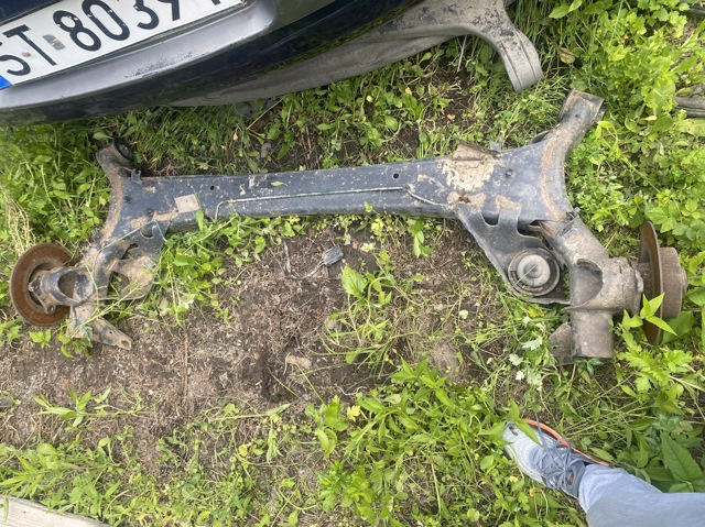 Балка задньої підвіски поперечна 7701477423 RENAULT