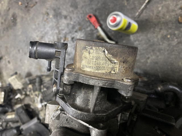 Насос вакуумний 8200072985 RENAULT