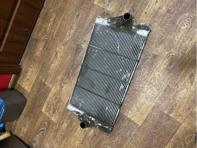 Охолоджувач наддувочного повітря 8200075810 RENAULT