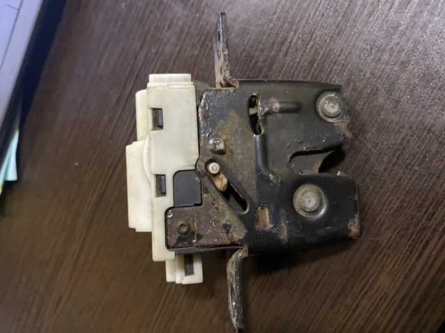 Замок дверей багажника 8200076240 RENAULT