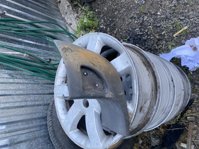 Бампер задній 8200150631 RENAULT