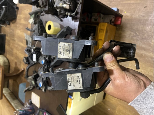 Підаль газу 8200153268 RENAULT