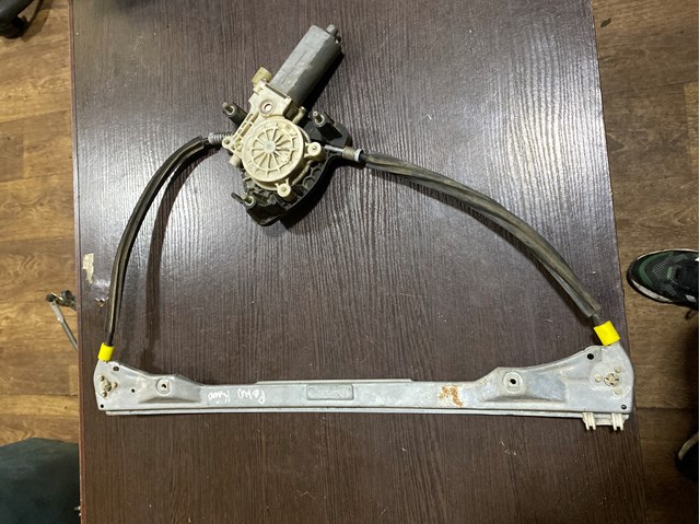 Механізм стеклопідйомника водійських дверей 82002098 RENAULT