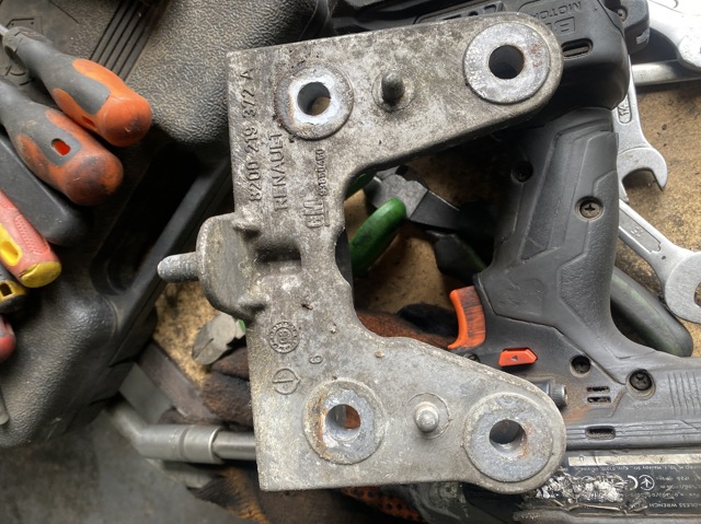Кріплення подушки коробки передач 8200219372 RENAULT