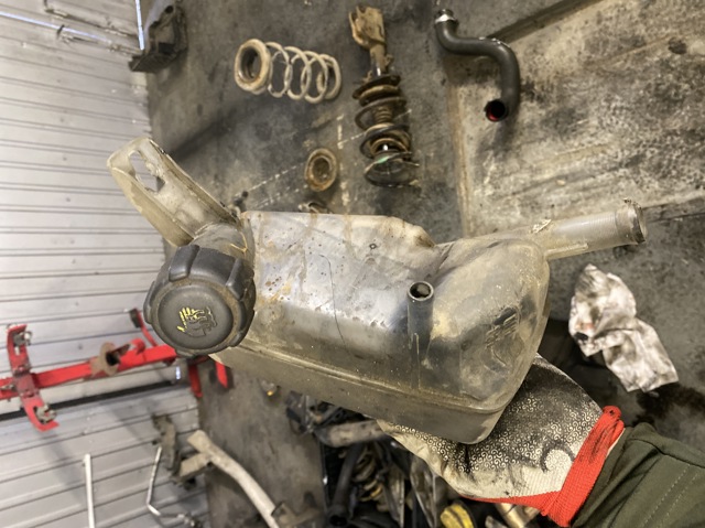 Бачок системи охолодження, розширювальний 8200273157 RENAULT
