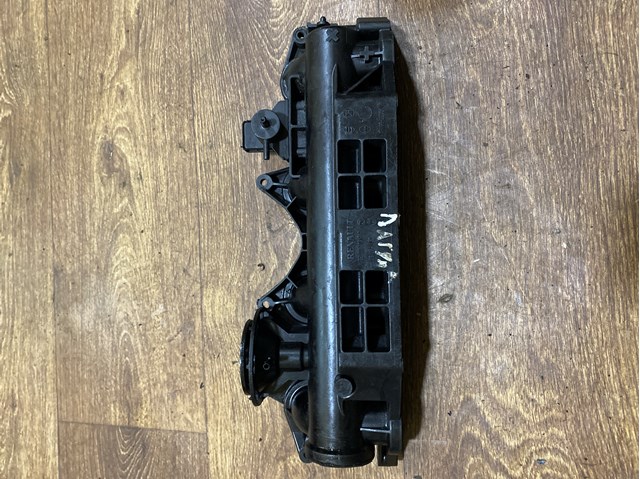 Колектор впускний 8200273717 RENAULT