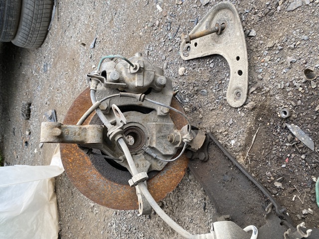 Цапфа поворотного кулака 8200320889 RENAULT