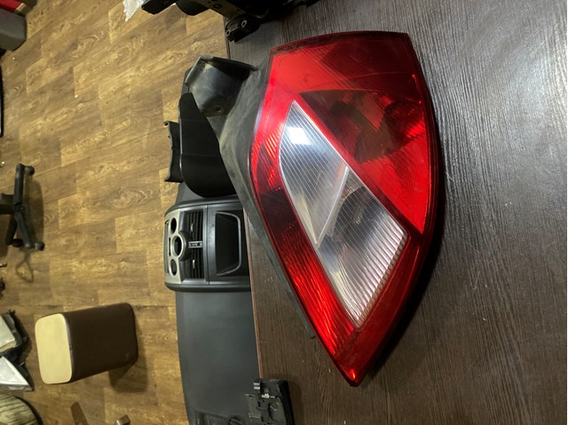 Задній правий стоп 8200413216 RENAULT