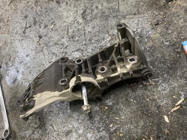 Кронштейн генератора (натяжний) 8200669494 RENAULT