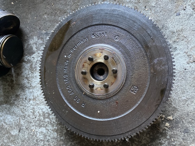 Маховик із зубчастим ободом в зборі R90400169 OPEL