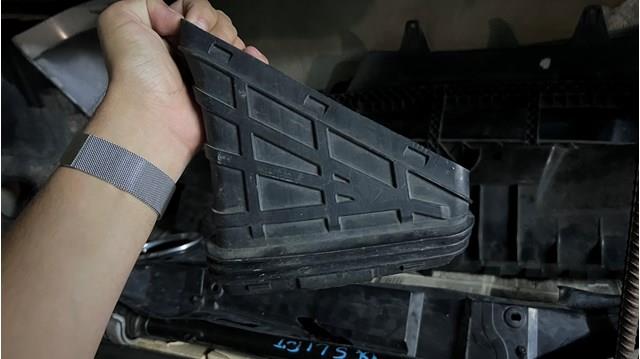 Патрубок повітряний, вхід повітряного фільтра 8R0129739A VAG